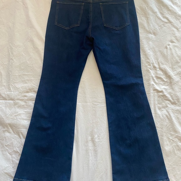NWT Women's Gloria Vanderbilt Flare Jeans Size 14 Short - Picture 3 of 7